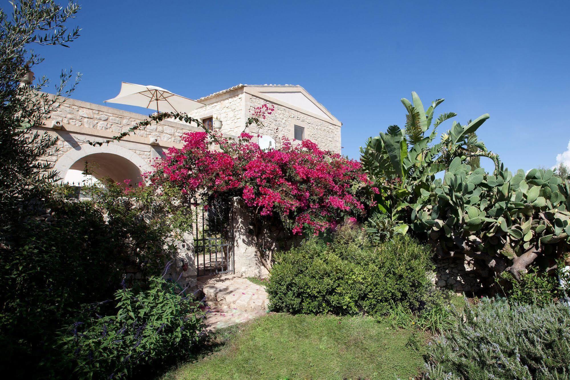 Tenuta Cammarana Guest House Donnafugata Exterior photo